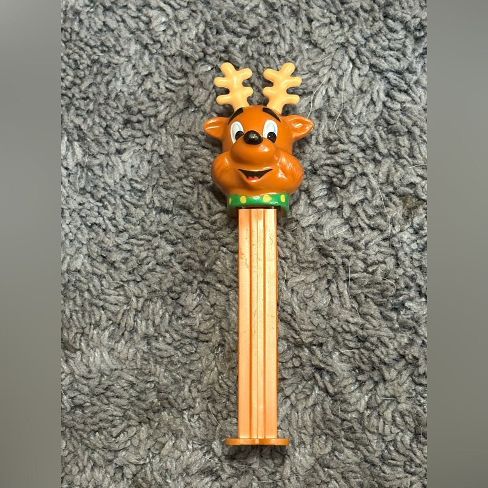 NWOT collectible brown reindeer headed PEZ dispenser